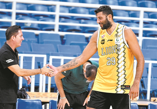 Αδειασε το ΟΑΚΑ, γεμίζουν τα βουνά