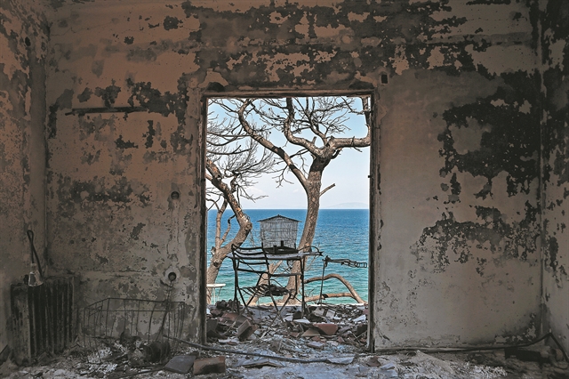 Απόλυτο χάος και ασυνεννοησία έκαψαν το Μάτι