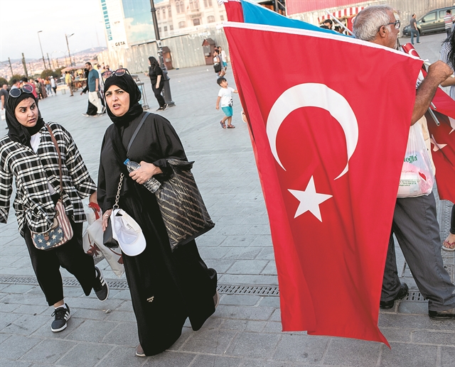 Ανησυχία, καχυποψία και στο βάθος έκπληξη