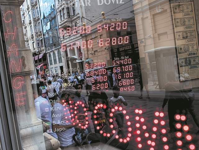 Σε κατήφορο η Τουρκία με… σπασμένα φρένα