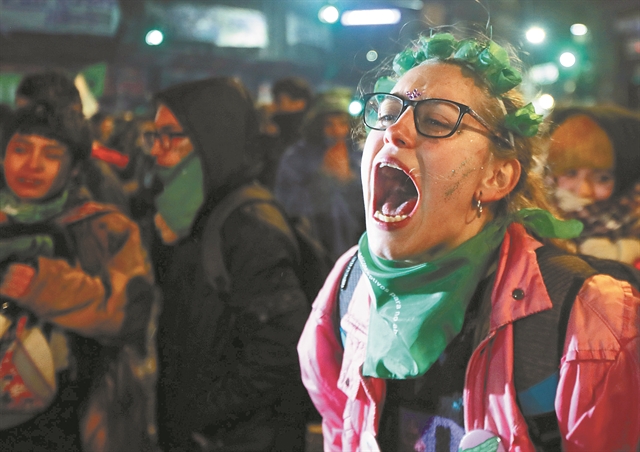 Η Γερουσία γύρισε τον χρόνο στο 1921