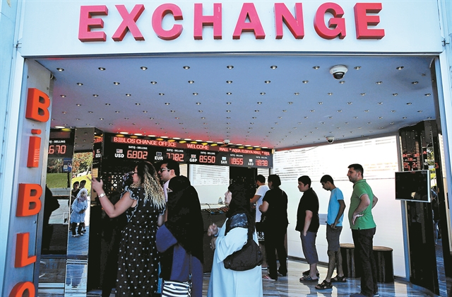 Γιατί η Αθήνα δεν εύχεται κατάρρευση