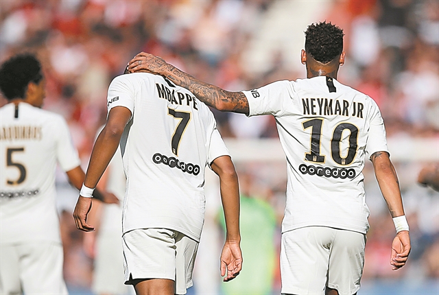 Νικητής ο Εμπαπέ εν μέσω διαμαρτυριών για το VAR