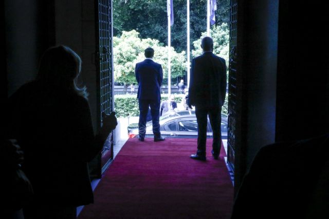 Εμφύλιος στο Μαξίμου