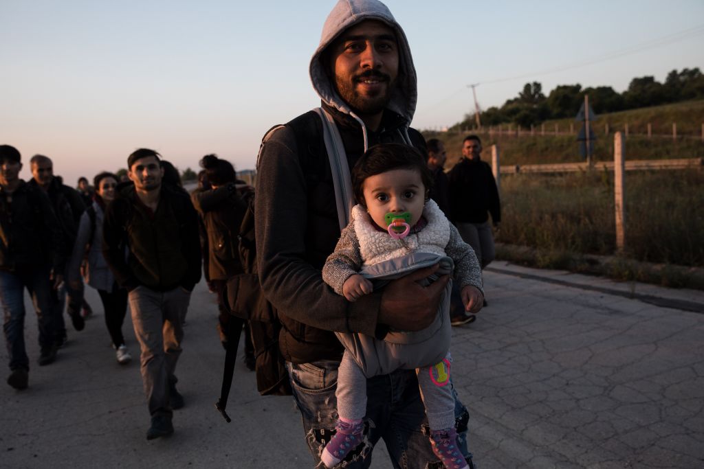 ΓΕΕΘΑ: Παραμένουν υπεράριθμοι οι πρόσφυγες στις δομές φιλοξενίας