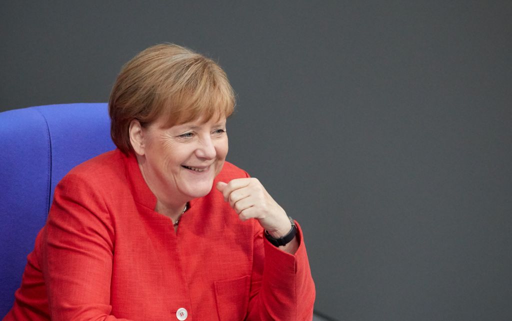 DW: Ανακούφιση στο Βερολίνο για το τέλος των μνημονίων