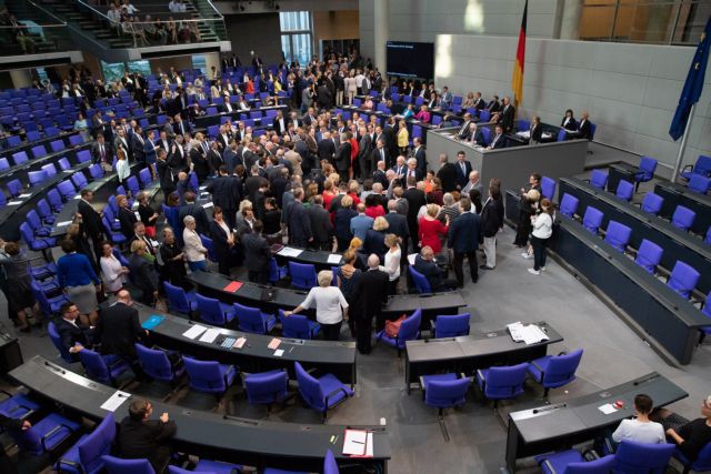 Πράσινο φως από Bundestag για 15 δισ. ευρώ και μεταμνημονικαή επιτήρηση