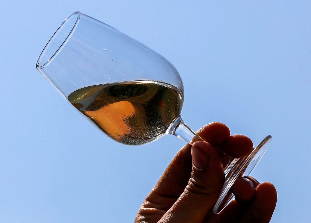 Η επιστήμη μίλησε: Κίνδυνος άνοιας για όσους δεν πίνουν κρασί