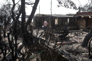 Μάτι: Σήμα κινδύνου από τους γιατρούς για την ποιότητα του νερού και του αέρα