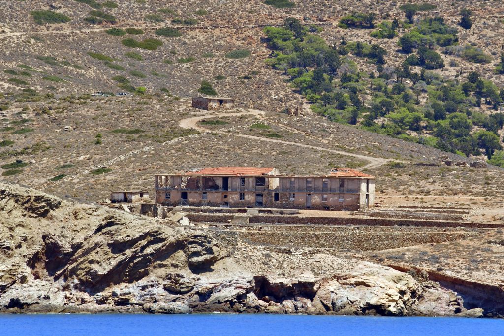 Κατεδαφίζονται και τα αυθαίρετα στη Μακρόνησο