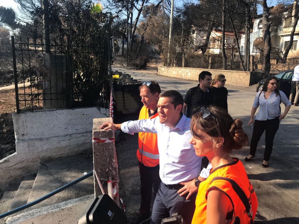 Ευχαριστίες Τσίπρα σε όσους δουλεύουν ακατάπαυστα στις περιοχές που κάηκαν