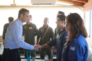 Τη βάση των καναντέρ επισκέφτηκε ο Κυριάκος Μητσοτάκης