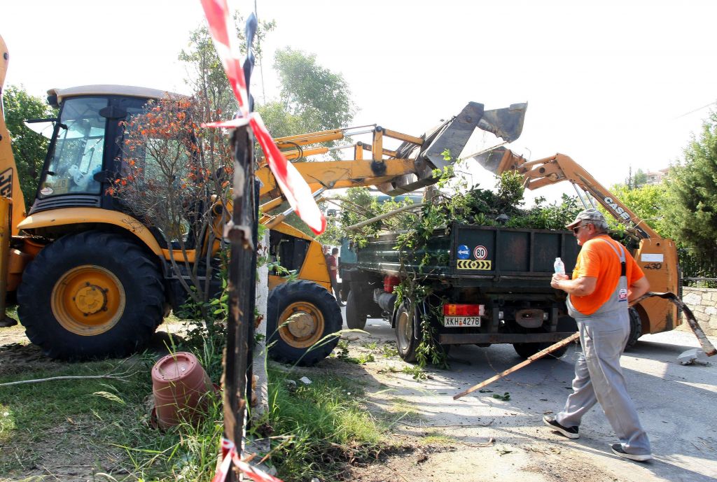 Χαλκιδική: Κατεδάφισαν περίφραξη για να ανοίξουν δίοδο προς τη θάλασσα