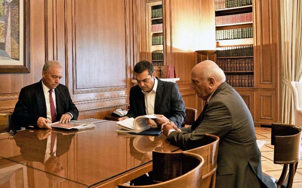 Συνάντηση Τσίπρα με Ζερεφό και Λέκκα για αντιμετώπιση φυσικών καταστροφών