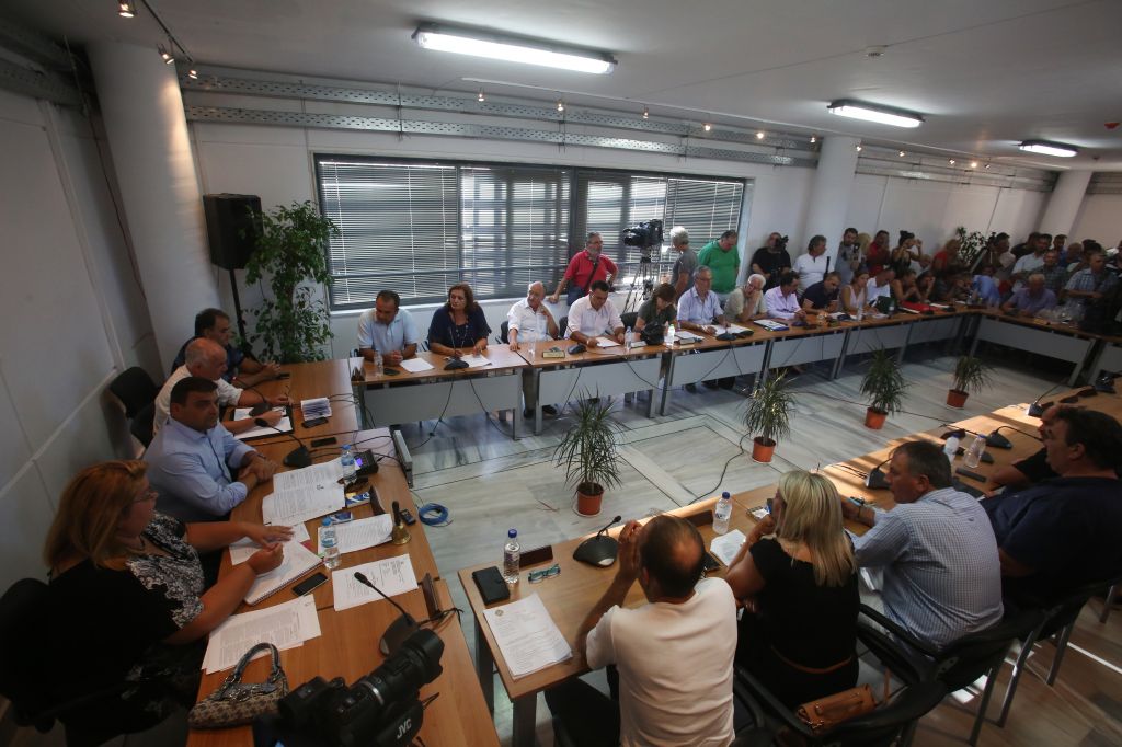 «Ψινάκη, παραιτήσου το θέλουν οι νεκροί σου» – Οργή στον Μαραθώνα