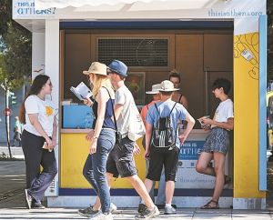Αδεια ταμεία παρά το ρεκόρ τουριστών