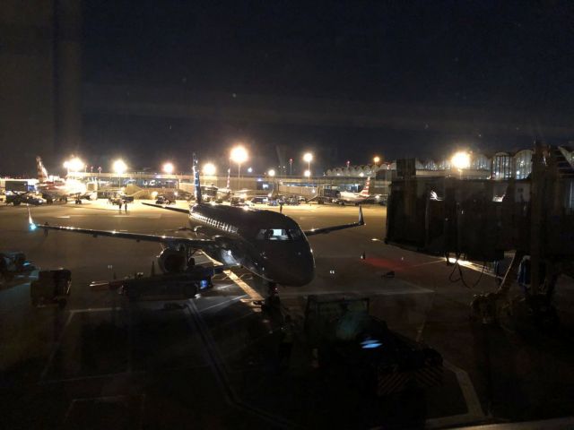Το αεροδρόμιο Ρόναλντ Ρίγκαν βυθίστηκε στο σκοτάδι