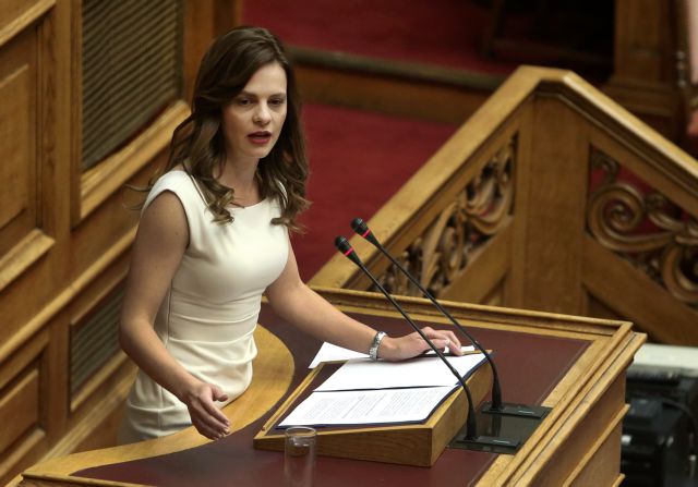 Αχτσιόγλου: Αμεση βελτίωση στο εισόδημα χιλιάδων εργαζόμενων