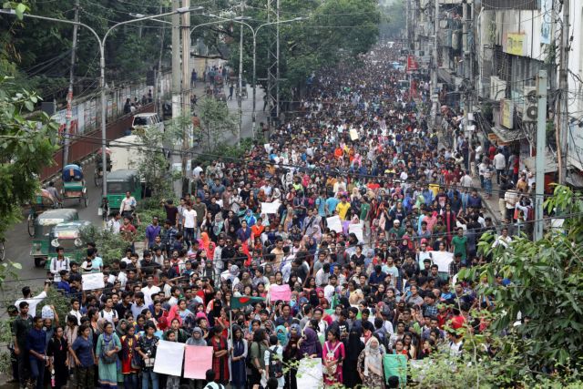 Συνεχίζονται οι διαδηλώσεις για το θάνατο δυο εφήβων – Σύλληψη φωτορεπόρτερ