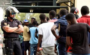 Συνελήφθησαν δέκα μετανάστες μετά την εισβολή τους στη Θεούτα