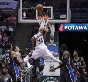 Τα καρφώματα του Αντετοκούνμπο είναι μαγεία