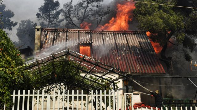 Υψηλός κίνδυνος πυρκαγιάς και τη Δευτέρα σε Αττική και Εύβοια