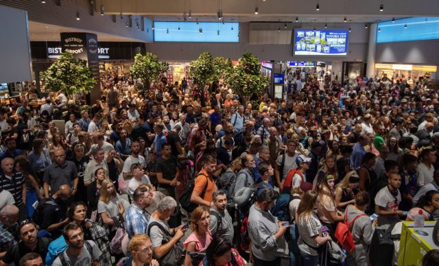 Αυξημένη κίνηση στα 14 αεροδρόμια