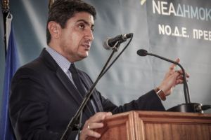 Αυγενάκης: Το πρόβλημα του Τσίπρα είναι οι μνηστήρες της καρέκλας