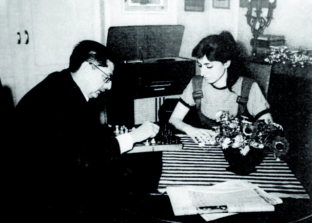 Μεγαλώνοντας δίπλα σε έναν μύθο