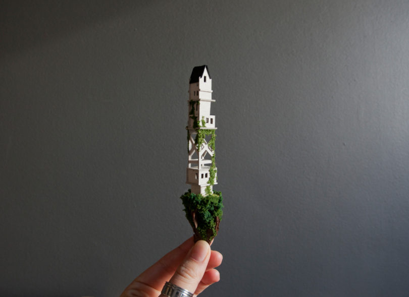 Μικροσκοπικά σπιτάκια στο χείλος του γκρεμού από τη Rosa de Jong