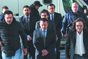 Χορηγούνται ταξιδιωτικά έγγραφα στον πρώτο από τους οκτώ Τούρκους