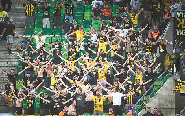 Πανηγύρισε με 400 οπαδούς