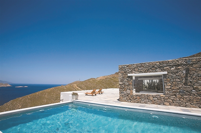 Χωρίς ρεύμα στις… βουνοκορφές της Μυκόνου