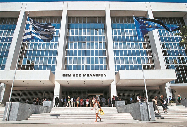 Μαγειρεύουν τις προαγωγές