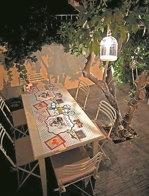 Πειράματα με γεύσεις της μαμάς, στην αυλή με τις πορτοκαλιές