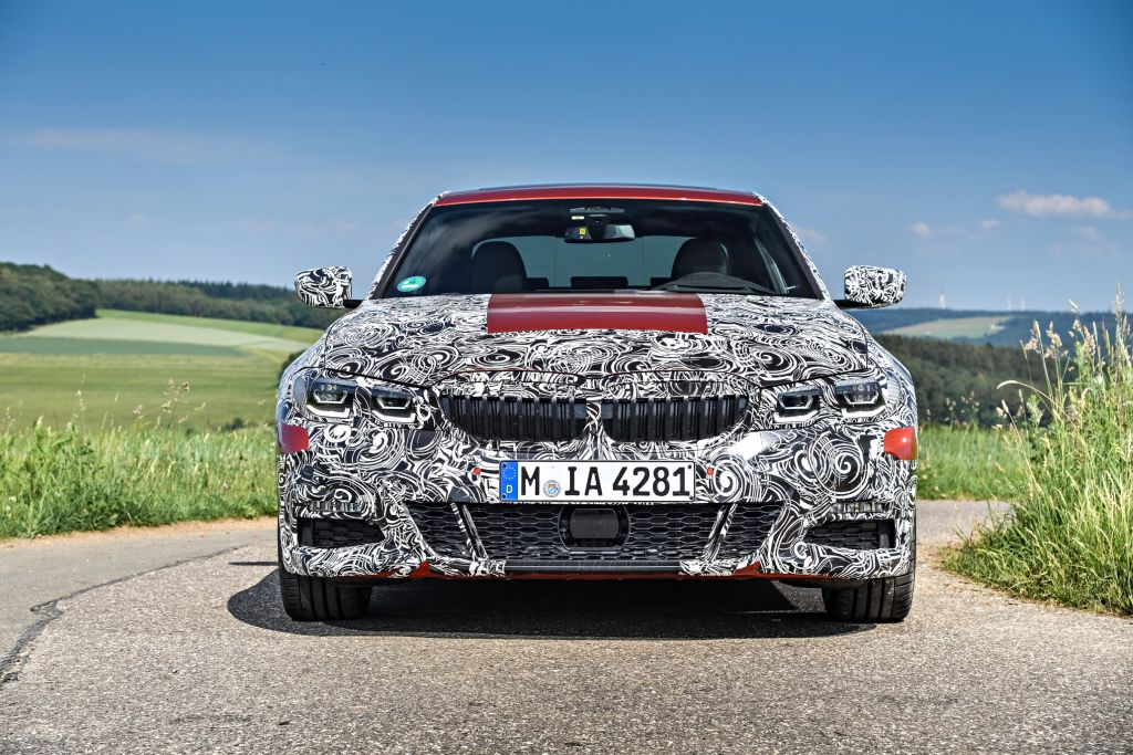 Νέα BMW 3: Αποκάλυψη με καμουφλάζ μέσα από την πίστα