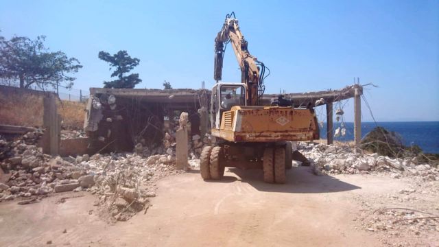 Σε Σούνιο και Μαραθώνα οι πρώτες μπουλντόζες για τα αυθαίρετα