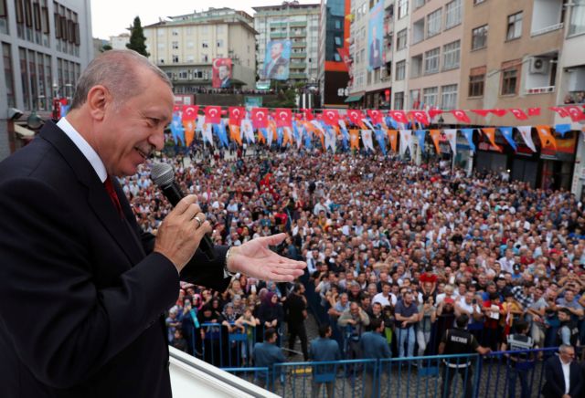 Ερντογάν : Μόνο στο Θεό γονατίζει η Τουρκία