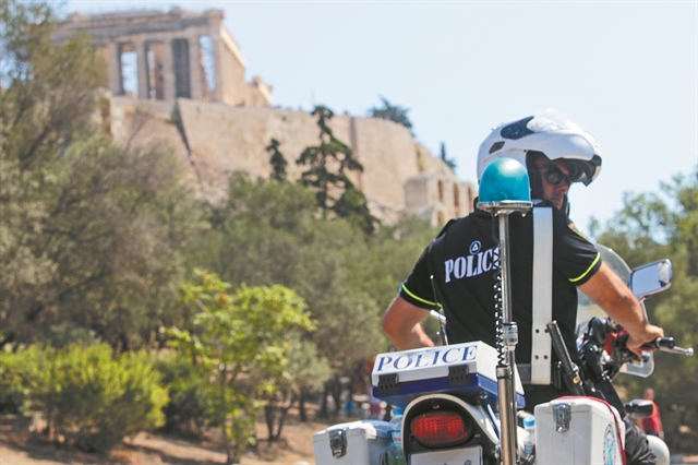 «Ο γιος μου σκοτώθηκε με τη δική σας συνενοχή»