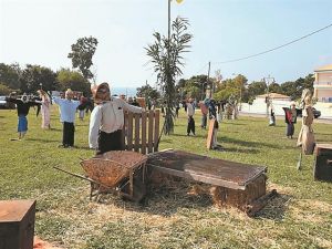 Φρουροί από κουρέλια και άχυρα!