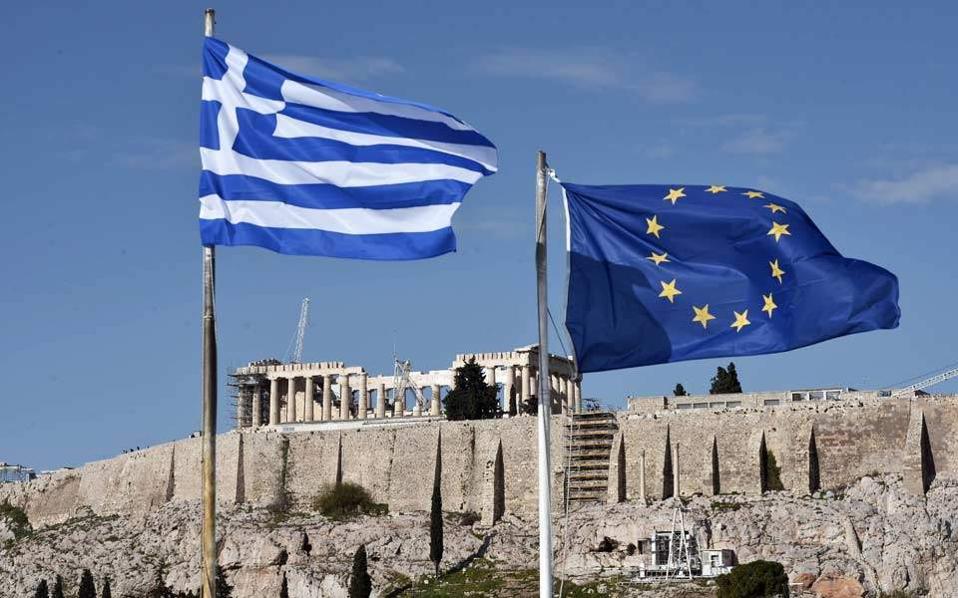 Focus: «Η Ελλάδα συνεχίζει να βρίσκεται στα όρια της χρεοκοπίας»