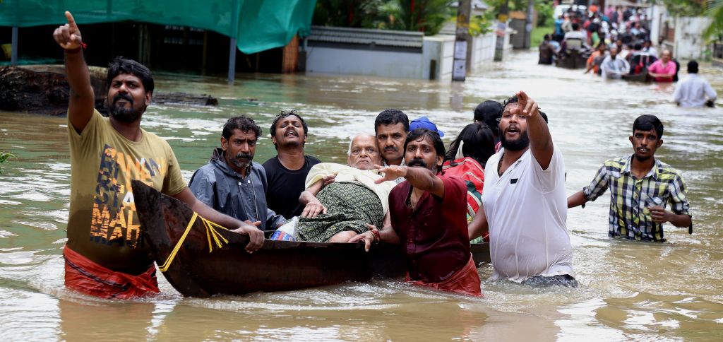 Στους 370 οι νεκροί από πλημμύρες στην Ινδία