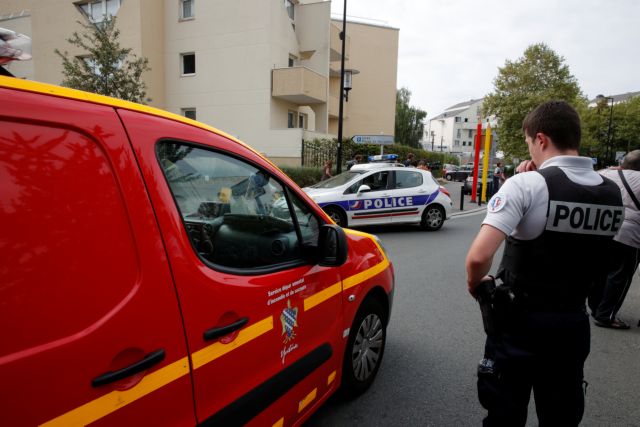 Επίθεση με μαχαίρι στο Παρίσι: Δύο νεκροί