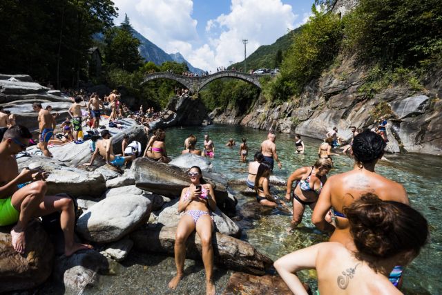 Σημειωτόν υποχωρεί ο καύσωνας στην Ευρώπη