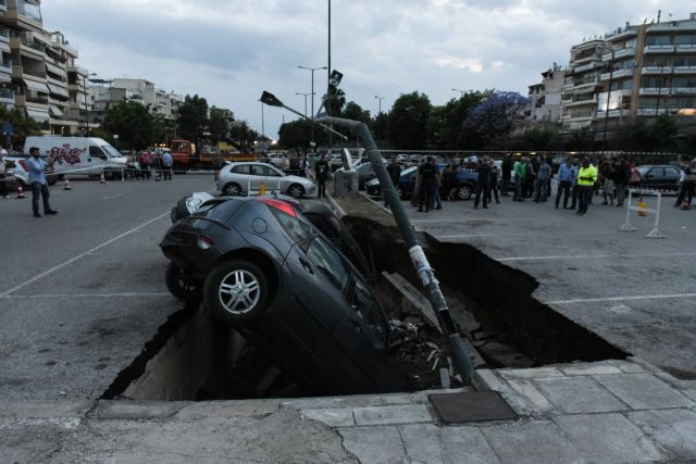 Τρεις μήνες μετά κάνουν σύσκεψη για την καθίζηση στον Ιλισό