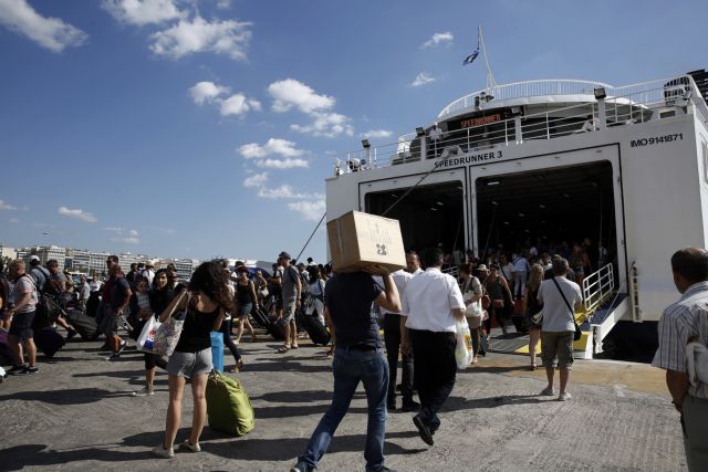 Αδειούχοι και εκδρομείς εγκαταλείπουν την Αθήνα