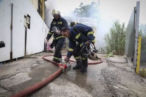 Κατασβέστηκε η πυρκαγιά στο εργοστάσιο ανακύκλωσης μπαταριών