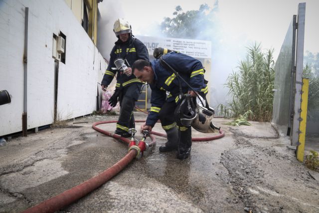 Κατασβέστηκε η πυρκαγιά στο εργοστάσιο ανακύκλωσης μπαταριών