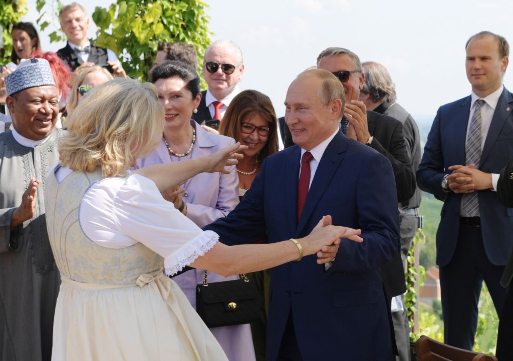 Το βαλς του Πούτιν με τη νύφη
