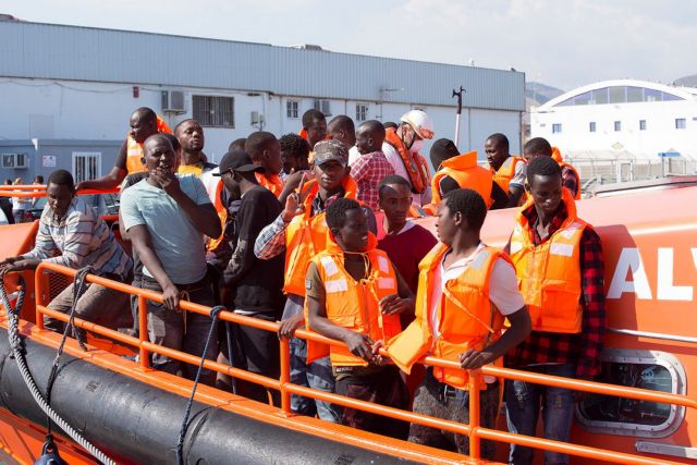 Ισπανία: Ο Σάντσεθ σε αναζήτηση μεταναστευτικής πολιτικής